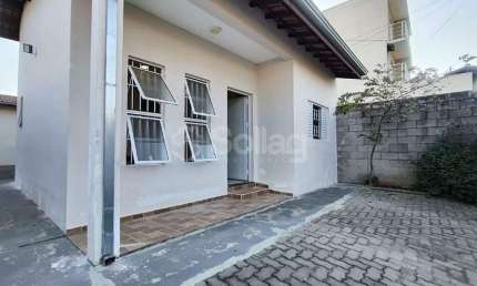 Casa com 3 quartos para alugar na Rua Amélio Marras, Santa Cândida, Vinhedo