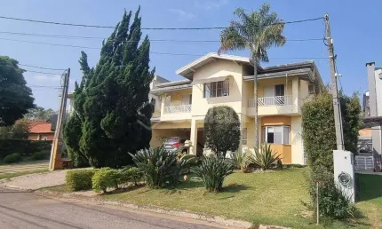 Casa a venda com 3 suítes, espaço gourmet, piscina e edícula no Condomínio Alpes em Vinhedo interior de São Paulo.