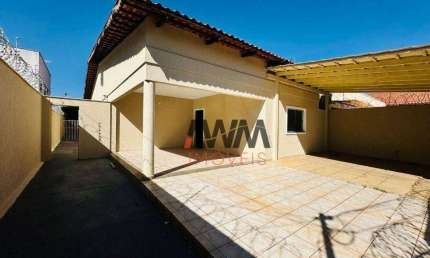 Casa com 3 quartos 1 suíte à venda, 200 m² por R$ 700.000 - Setor dos Funcionários - Goiânia/GO