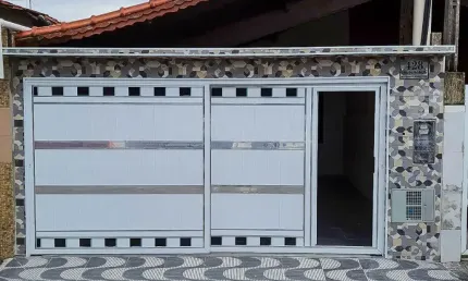 Residência Acolhedora de2 Dormitórios com Suíte e Espaço para Entretenimento