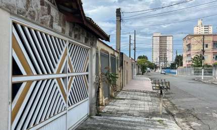 Residência Espaçosa de 3 Dormitórios com Suíte, Closet e Acabamentos de Alto Padrão