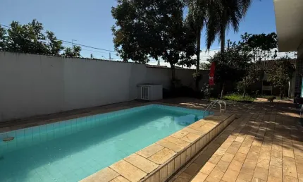 Casa Isolada com Piscina à Venda – Bairro Maracanã, Praia Grande