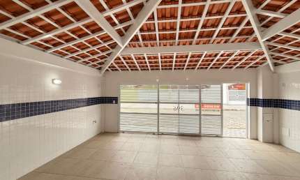 Casa nova com fino acabamento – 300 metros da praia!