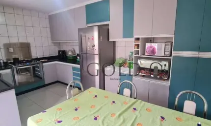 Casa sobrado com 200 m ,  6 quartos, , 3 vagas de garagem , no jardim anhanguera , por r$ 740.000 .