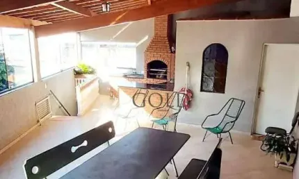 Casa muito bem construída ,2 andares com entradas independentes , churrasqueira , localizada na V. Remédios , próximo a bancos , mercados , farmácias