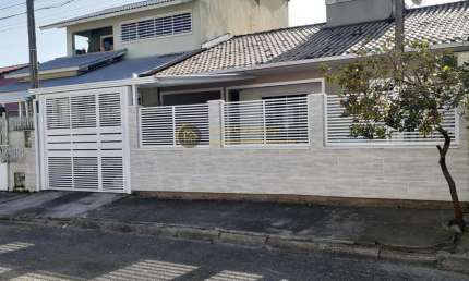 Casa para Venda em Palhoça, Madri, 2 dormitórios, 1 banheiro, 2 vagas