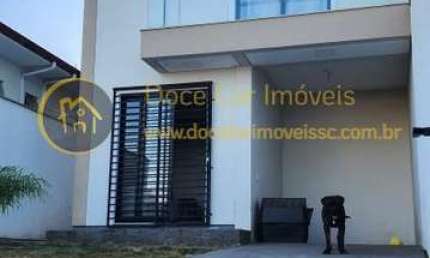 Sobrado para Venda em Palhoça, Bela Vista, 2 dormitórios, 1 suíte, 2 banheiros, 2 vagas