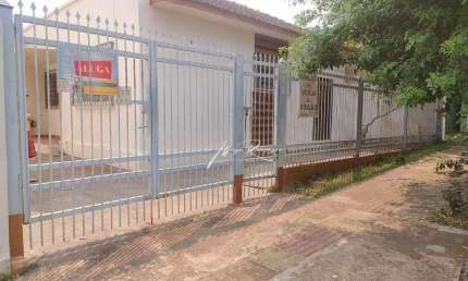 Terreno Amplo em Ótima Localização com 3 Casas Térreas!