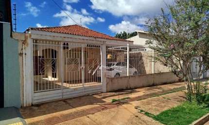 Casa com 3 quartos para alugar na Rua Xavantes, 135, Jardim Tijuca, Campo Grande
