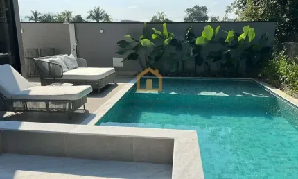 Casa na Riviera com 6 suítes, piscina e quintal com churrasqueira