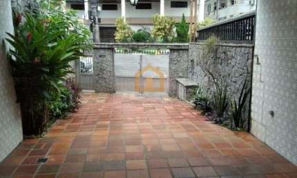 Casa Sobreposta alta com  4 Dormitórios, sendo 1 com Suíte à venda - Boqueirão - Santos/SP