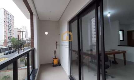Casa Sobreposta, imóvel contempla 02 Dormitórios, ambos com Suíte, Lavabo, Sala, Varanda Gourmet.