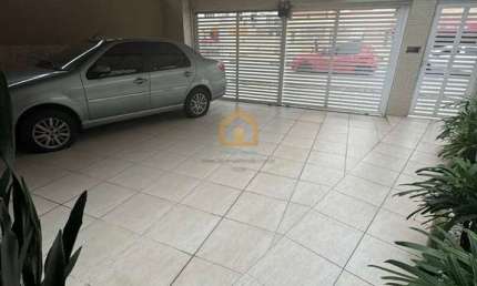 Casa à Venda em Santos sendo três dormitórios sendo uma suíte duas vagas de garagem casa térrea e isolada no Bairro Marapé
