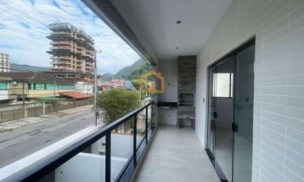 Casa Sobreposta de Alto Padrão com 3 Suítes e 2 Vagas de Garagem