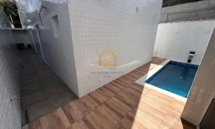 Casa térrea com 3 suítes, 115m², piscina e churrasqueira