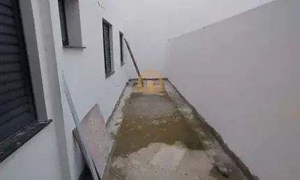 Sobreposta Baixa à Venda - 3 Dormitórios com Quintal e 2 Vagas de Garagem