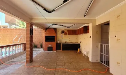 Sobrado 3 dormitórios, sendo 1 suíte  Bairro Campo Grande, em Santos/SP.