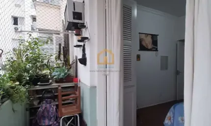 Apartamento Próximo a Praia, 2 Dormitórios, sendo um com sacada.