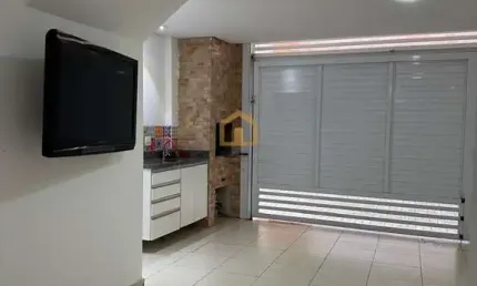 Casa de Condomínio no Marapé - 2 Dormitórios, 1 Suíte e Excelente Localização