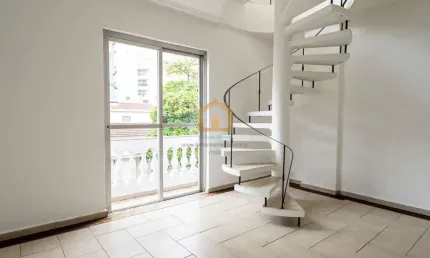 Espaçoso Apartamento Duplex – 208m² – 1 Quadra da Praia no Embaré!