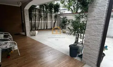 Casa sobrado 3 Dormitórios, sendo 1 suíte espaçosa.