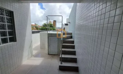 Casa Duplex 3 Dormitórios: Com 2 suítes, 2 Vagas de Garagem.