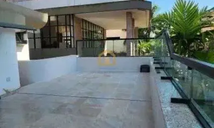 Casa Alto Padrão 4 dormitórios, sendo 1 suíte com varanda.