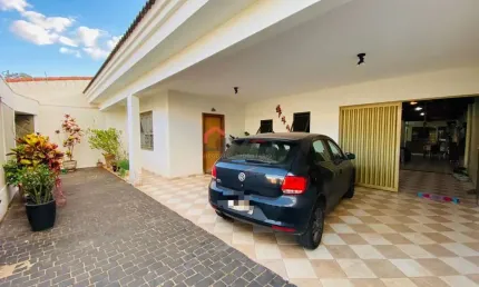 Casa com 4 quartos à venda no Santa Mônica, Uberlândia 