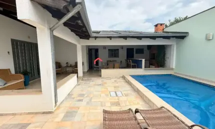 Casa com 5 quartos para alugar no Santa Mônica, Uberlândia 