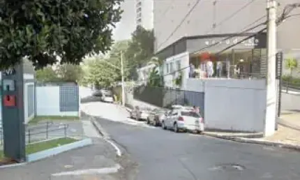 Imóvel comercial/residencial com 710m² de área construída
