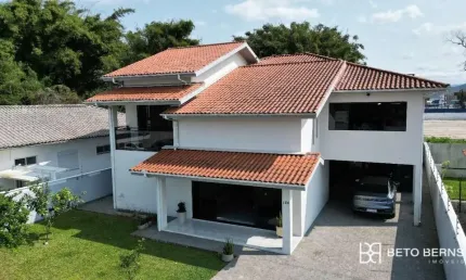 Casa com 5 quartos à venda na Rua Frederico Bunn, 123, Centro, Biguaçu por R$ 2.500.000