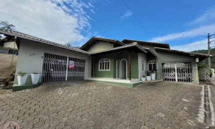 Casa com 2 quartos para alugar no Ilha da Figueira, Jaraguá do Sul , 90 m2 por R$ 2.100