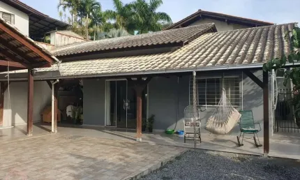 Casa com 2 quartos para alugar no Ilha da Figueira, Jaraguá do Sul , 100 m2 por R$ 2.400