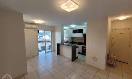 Apartamento com 3 quartos para alugar no Nova Brasília, Jaraguá do Sul , 69 m2 por R$ 2.400