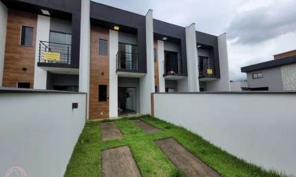 Casa com 2 quartos para alugar no Tifa Martins, Jaraguá do Sul , 88 m2 por R$ 2.800
