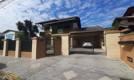 Casa com 3 quartos à venda no Água Verde, Jaraguá do Sul , 226 m2 por R$ 1.180.000