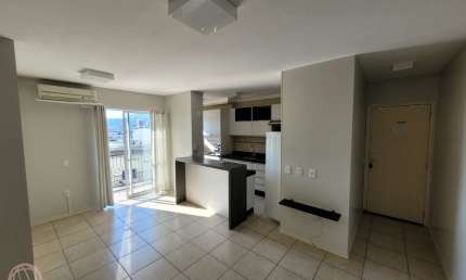 Apartamento com 3 quartos para alugar no Nova Brasília, Jaraguá do Sul , 69 m2 por R$ 2.400