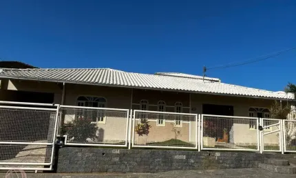 Casa com 3 quartos à venda no Ilha da Figueira, Jaraguá do Sul , 251 m2 por R$ 950.000