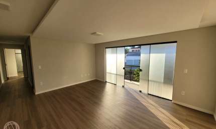 Apartamento com 2 quartos para alugar na Vila Lenzi, Jaraguá do Sul , 92 m2 por R$ 3.500