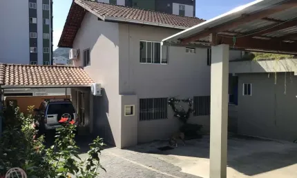 Casa com 4 quartos à venda no Nova Brasília, Jaraguá do Sul , 240 m2 por R$ 770.000