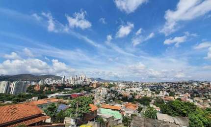 Casa com 3 quartos à venda na Rua Jacinto Ferreira, 345, Havaí, Belo Horizonte