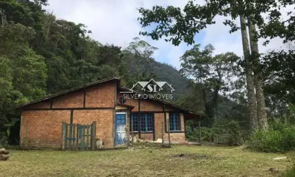 Terreno à venda no Quarteirão Brasileiro, Petrópolis 