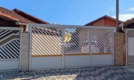 Casa à venda no Jardim Real em Praia Grande – 50 metros da praia!