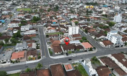Sobrado à venda, com sala comercial, Iririú, Joinville, SC,  ACEITA PERMUTA POR CASA em Baln. Barra