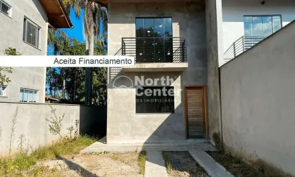 Sobrado Geminado em Construção à Venda com 2 Quartos no Costeira à 250 m da Lagoa, Balneário Barra