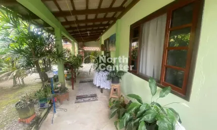Casa à Venda no Bairro Conquista com Amplo Terreno e Churrasqueira, Balneário Barra do Sul, SC