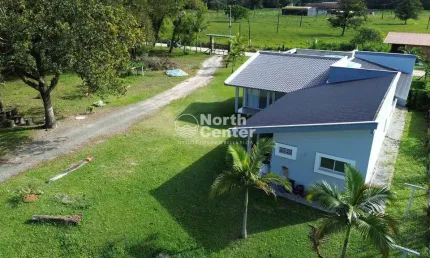 Casa com Terreno Amplo e Galpão nos Fundos á venda, Bairro Pinheiros, Balneário Barra do Sul, SC