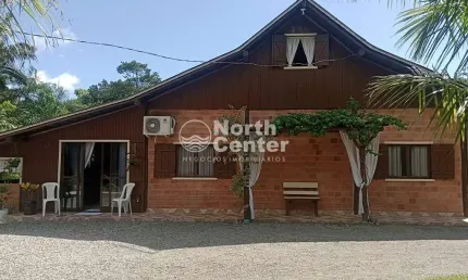 Linda chácara  à venda, pinheiros, a 800 metros da lagoa , com uma área total de 4028m², balneário