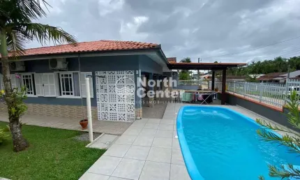 Casa Moderna e Funcional com Piscina à venda, Bairro Pinheiros, Balneário Barra do Sul, SC