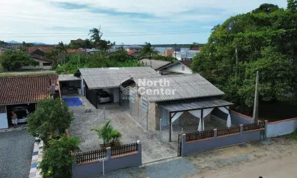 Duas Casa à venda, apenas 200m da lagoa , Costeira, Balneário Barra do Sul, SC